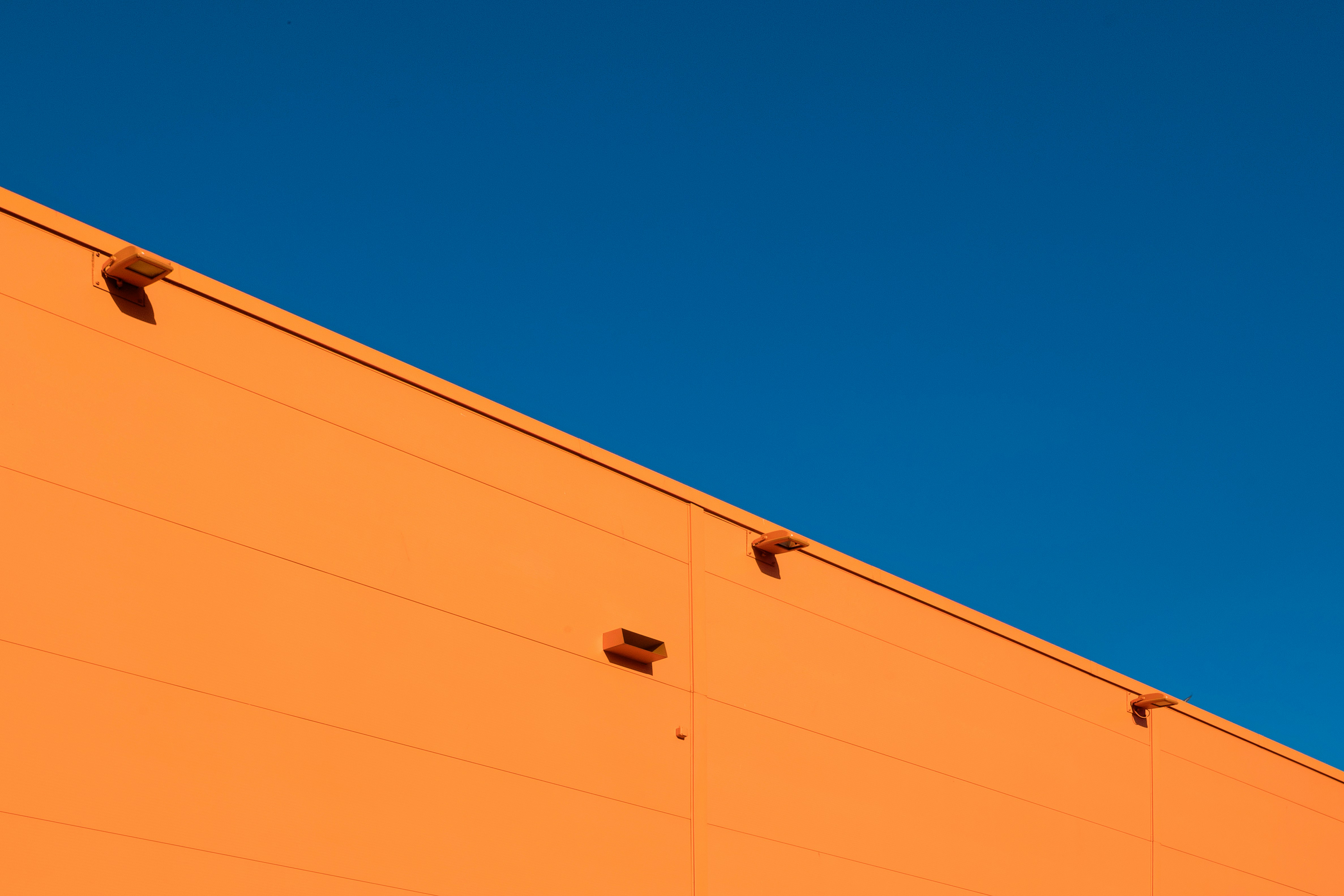 Illustration batiment orange